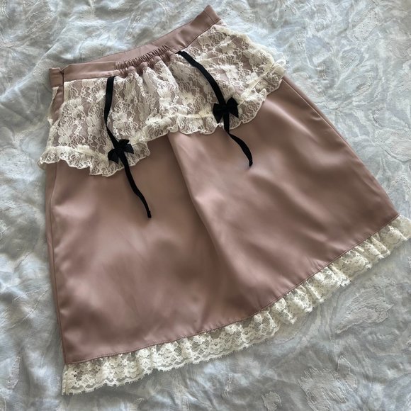 Beautiful Garter Detail Skirt - Picture 2 of 6